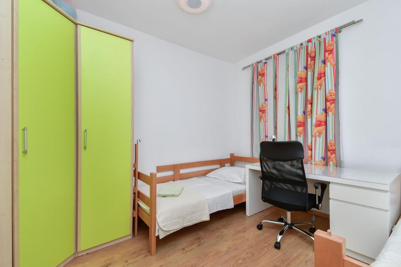 Apartment Ela Омиш Экстерьер фото