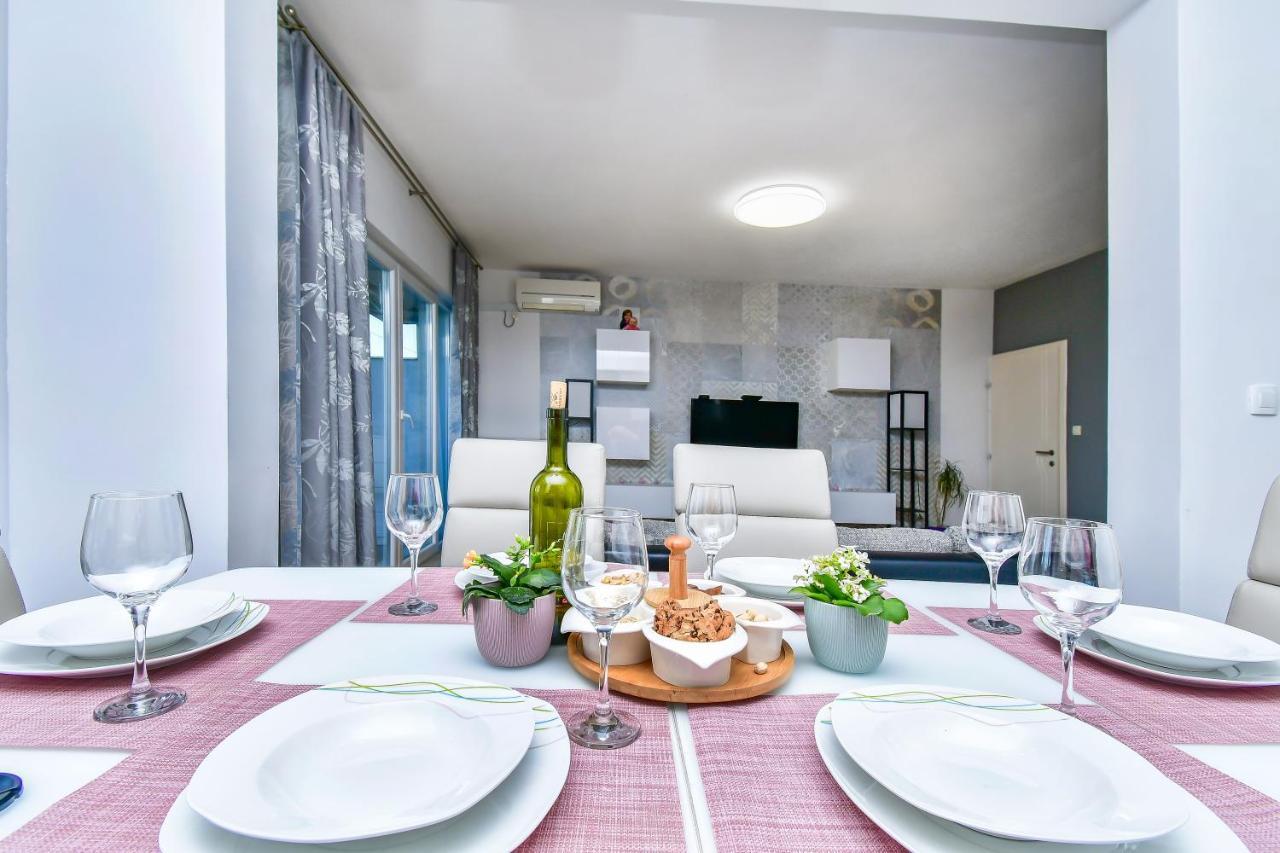 Apartment Ela Омиш Экстерьер фото