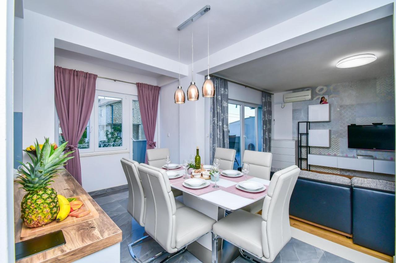 Apartment Ela Омиш Экстерьер фото