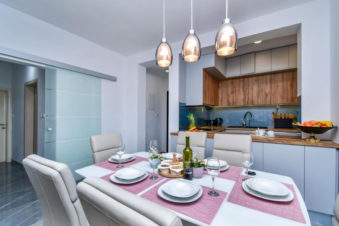 Apartment Ela Омиш Экстерьер фото