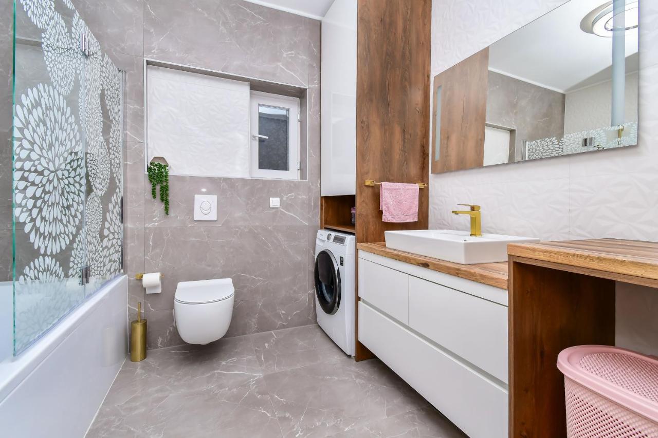 Apartment Ela Омиш Экстерьер фото