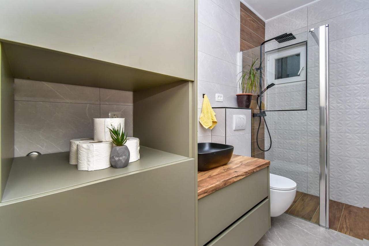 Apartment Ela Омиш Экстерьер фото