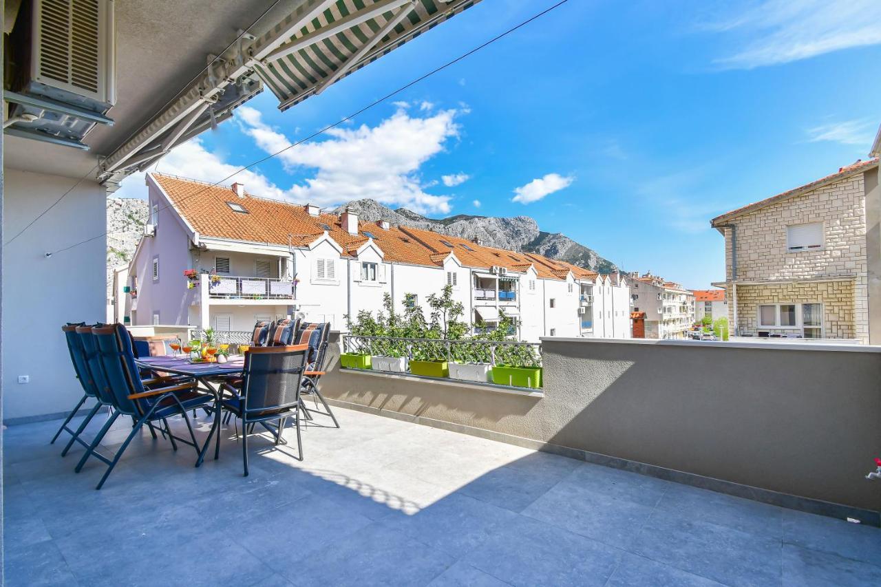 Apartment Ela Омиш Экстерьер фото