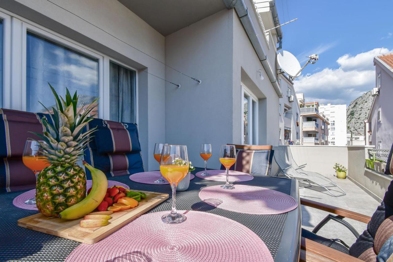 Apartment Ela Омиш Экстерьер фото