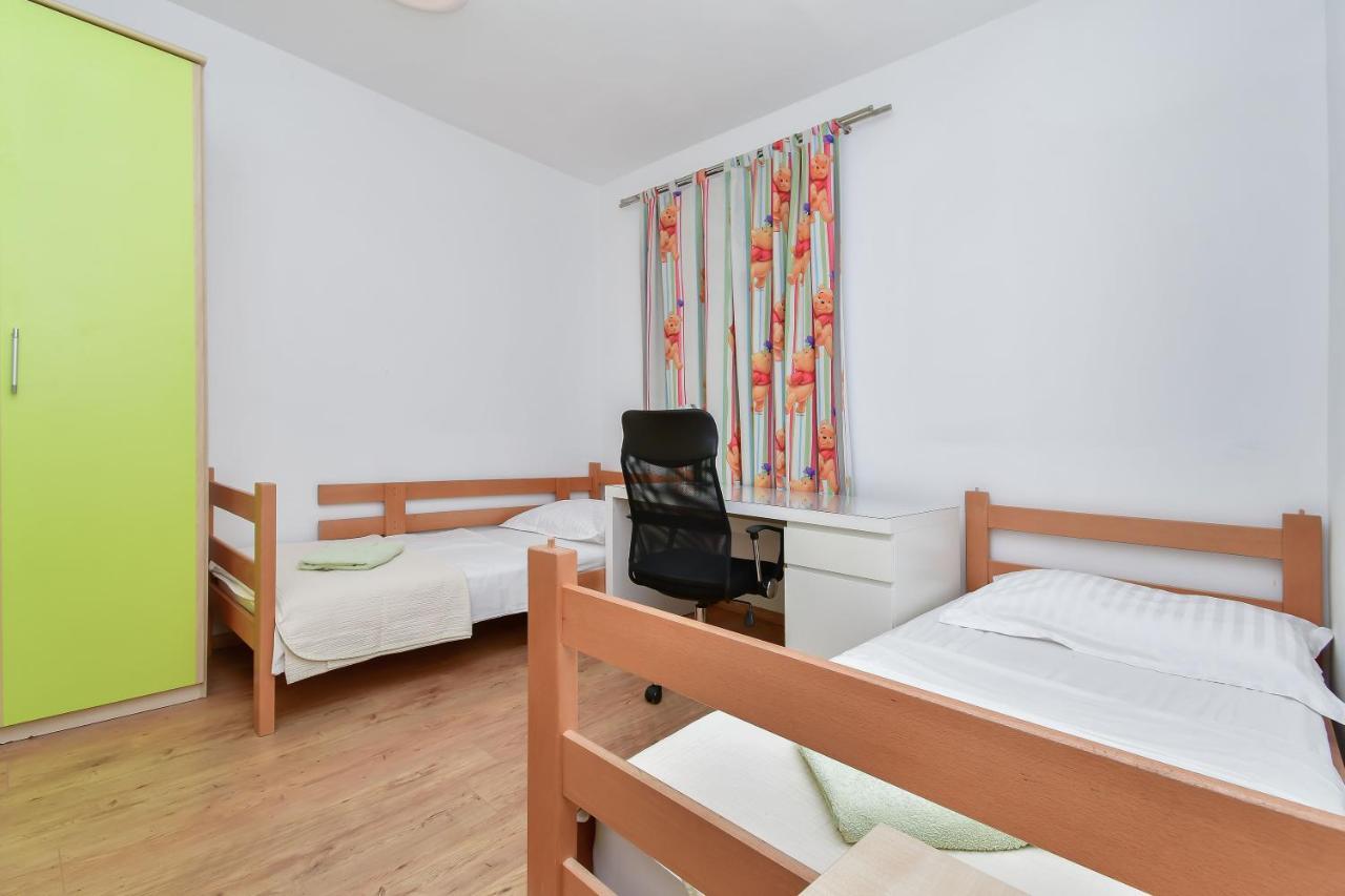 Apartment Ela Омиш Экстерьер фото