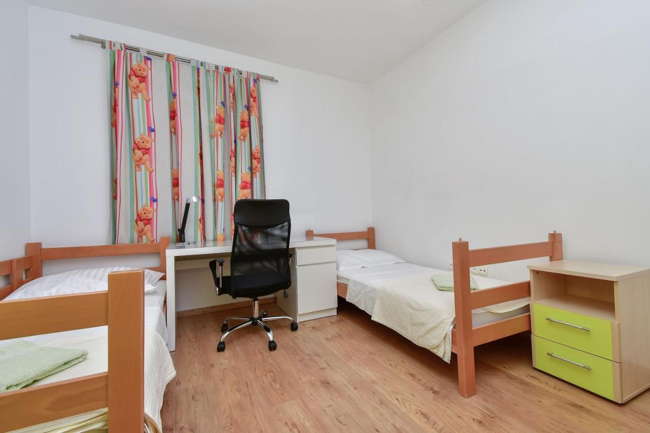 Apartment Ela Омиш Экстерьер фото
