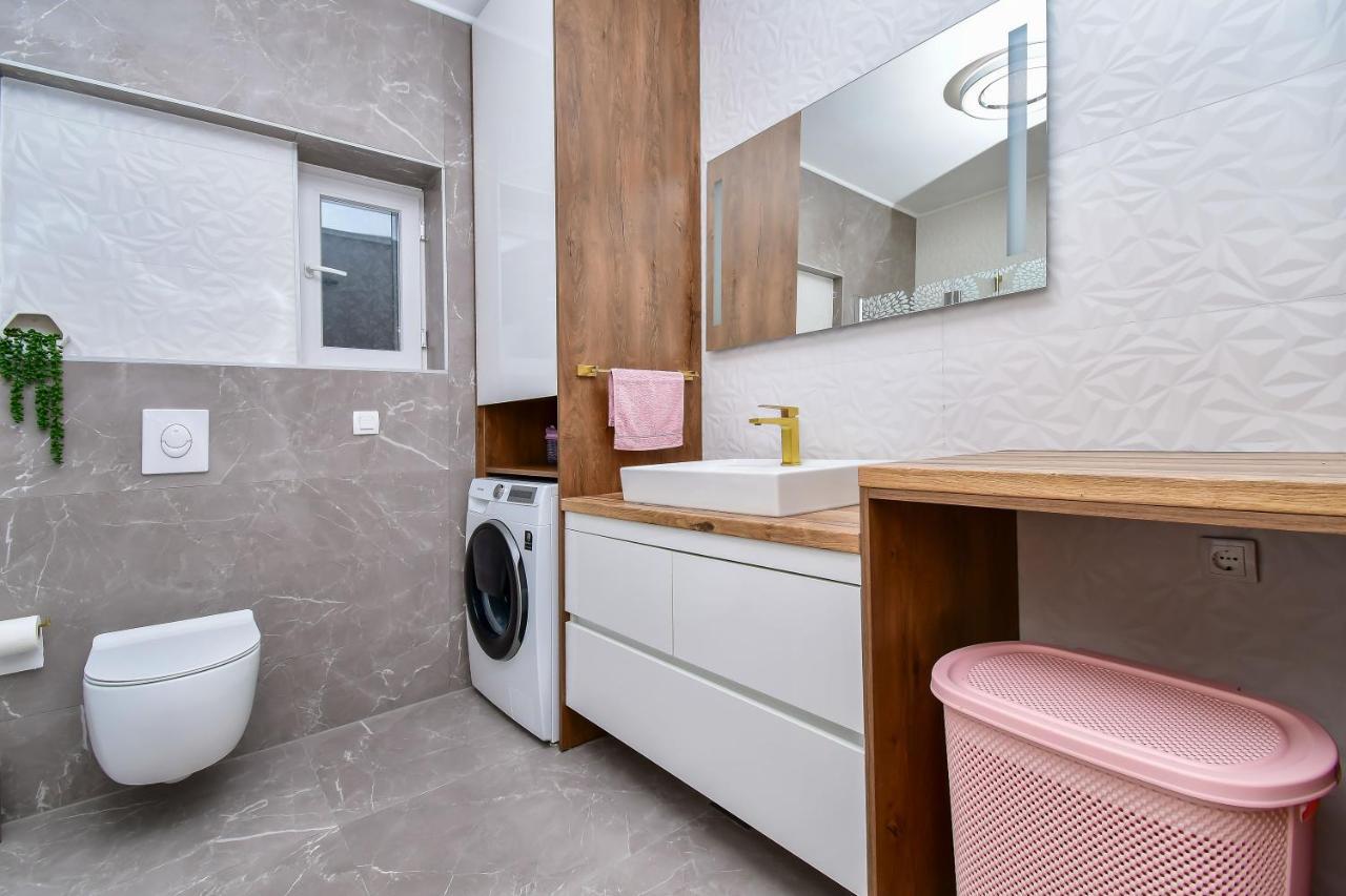 Apartment Ela Омиш Экстерьер фото