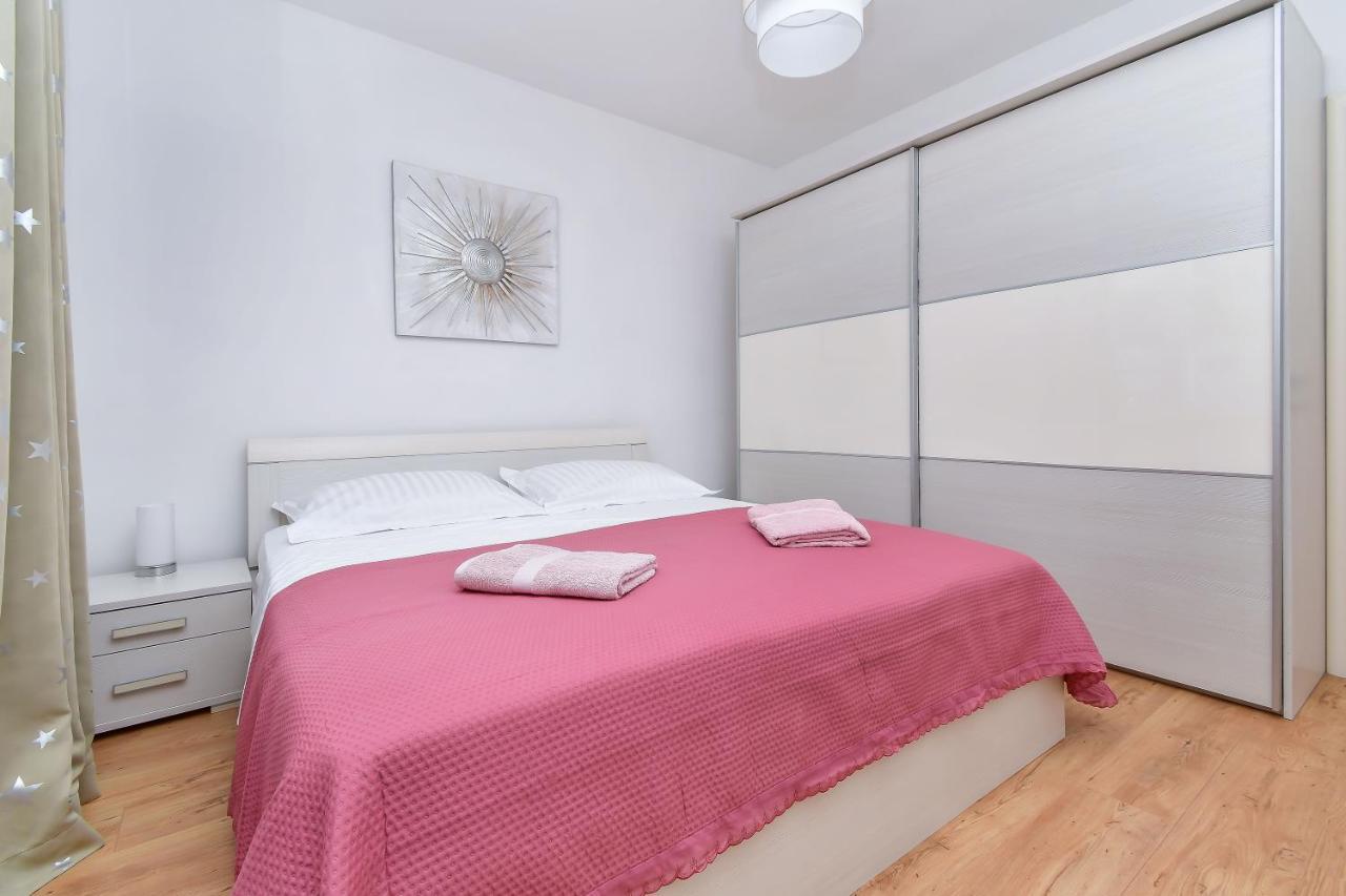 Apartment Ela Омиш Экстерьер фото