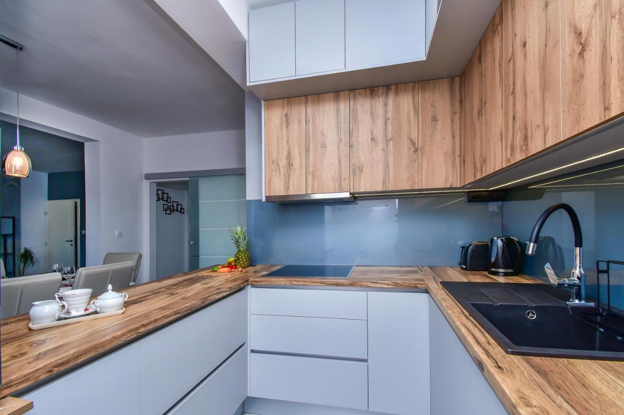 Apartment Ela Омиш Экстерьер фото