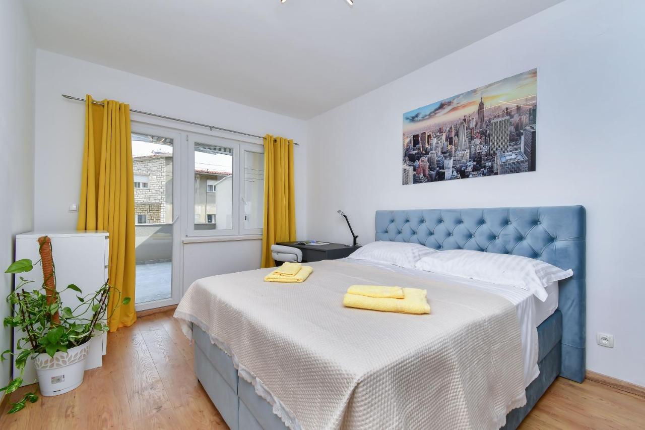 Apartment Ela Омиш Экстерьер фото