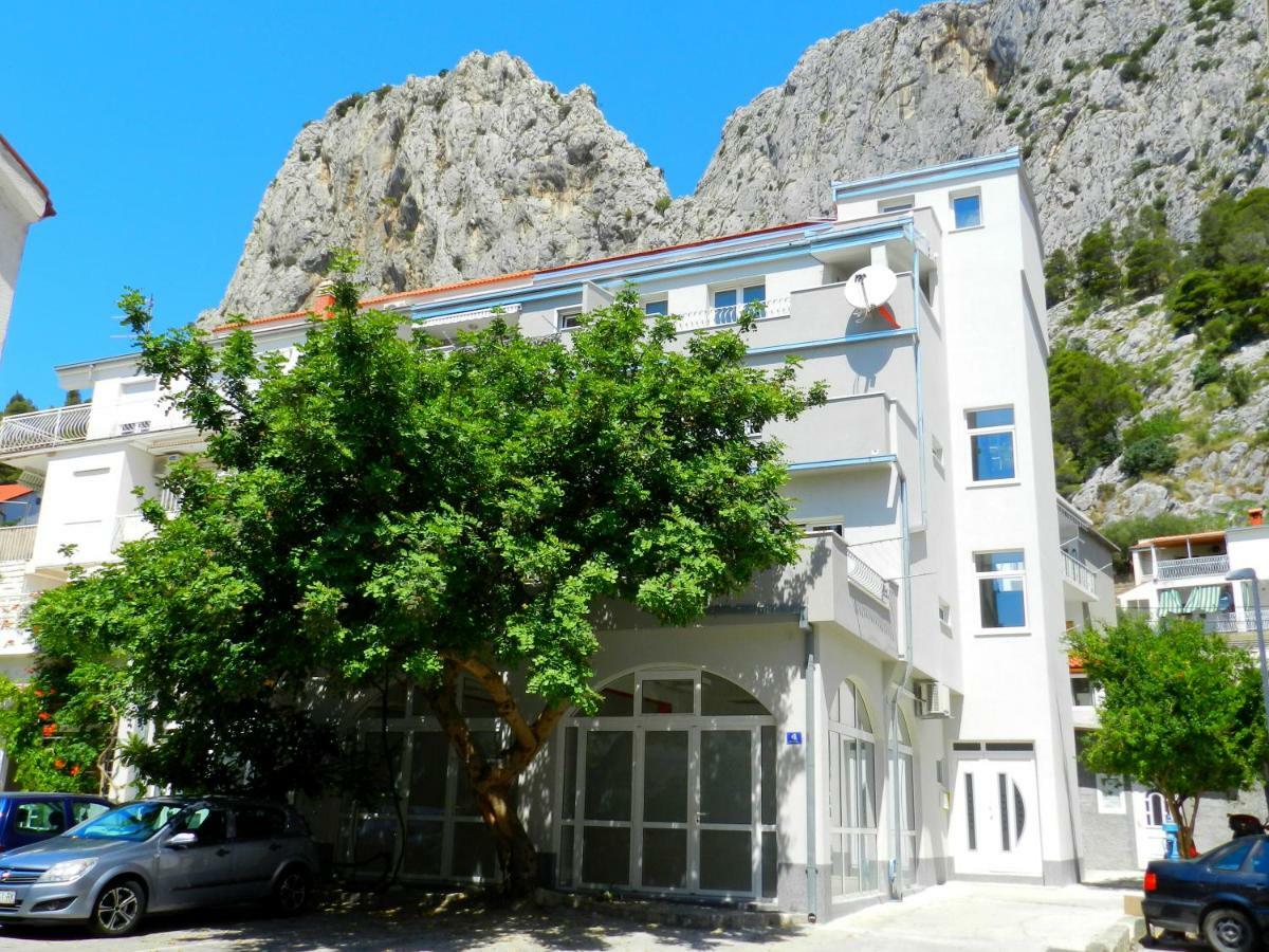 Apartment Ela Омиш Экстерьер фото