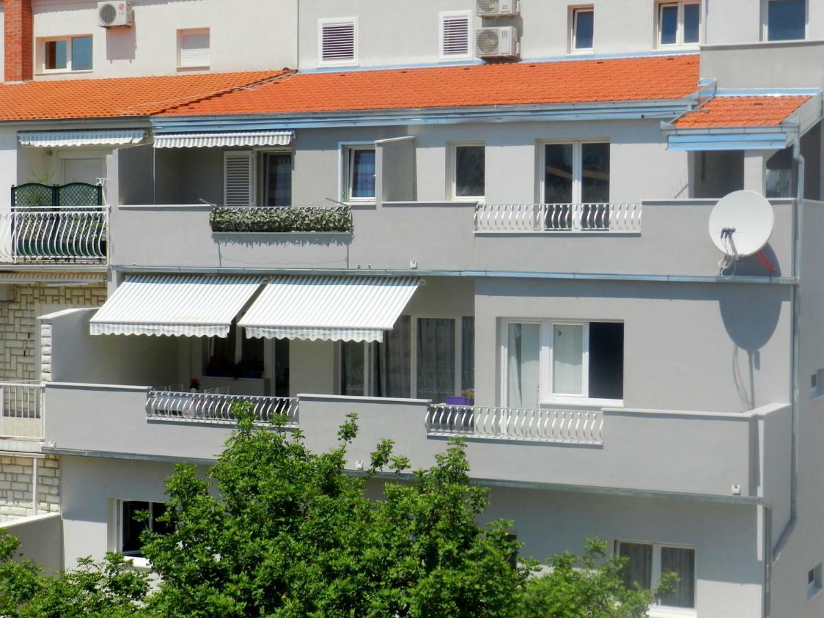 Apartment Ela Омиш Экстерьер фото