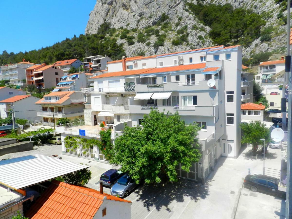 Apartment Ela Омиш Экстерьер фото